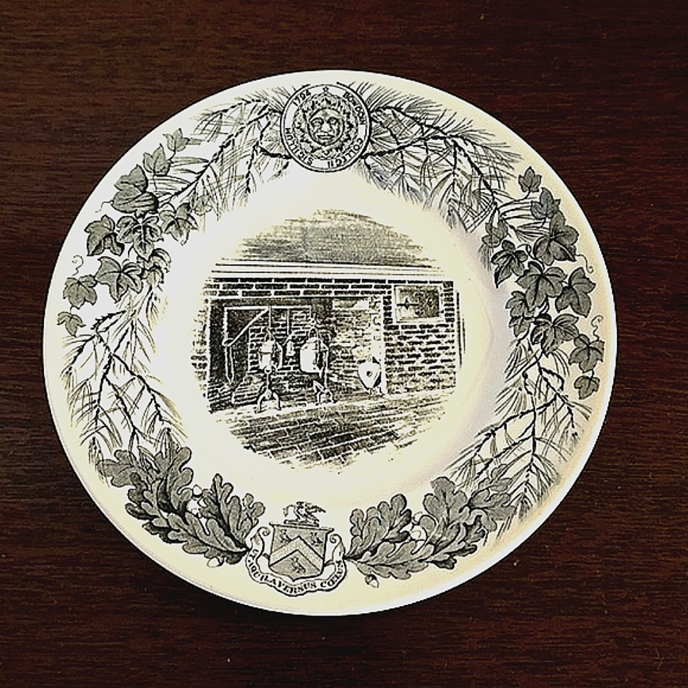 1947 Wedgwood Bowdoin College Mass. Hall Fireplace Black Transfer Bread Plate 6"